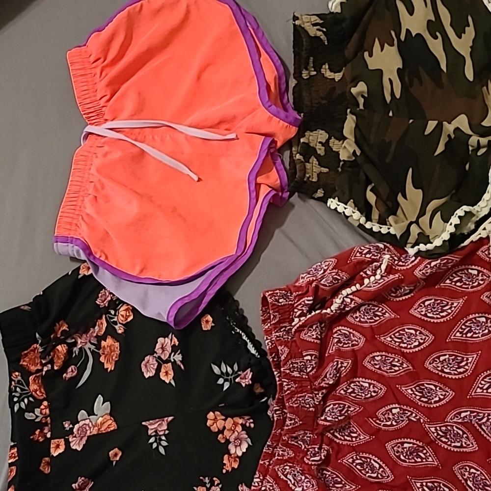 4 pairs of girls 7/8 shorts